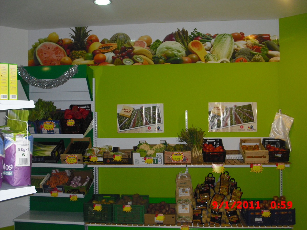 SUPERMERCADO + GRANJA CAFETERÍA