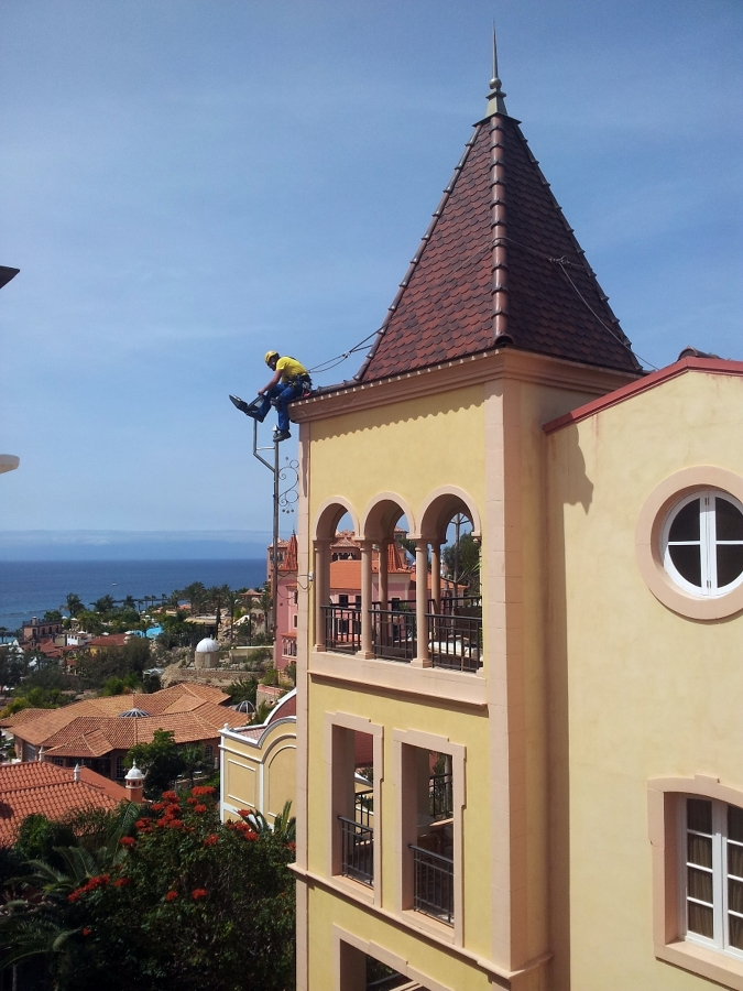 Sustitución de focos en el Hotel Bahía del Duque Tenerife