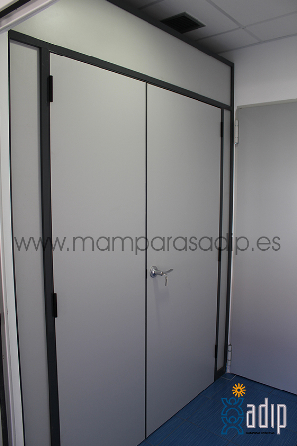 Tabique armario para la informática en Cordova