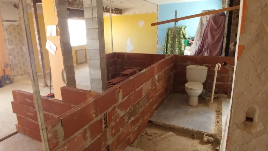 tabique baño y dormitorio