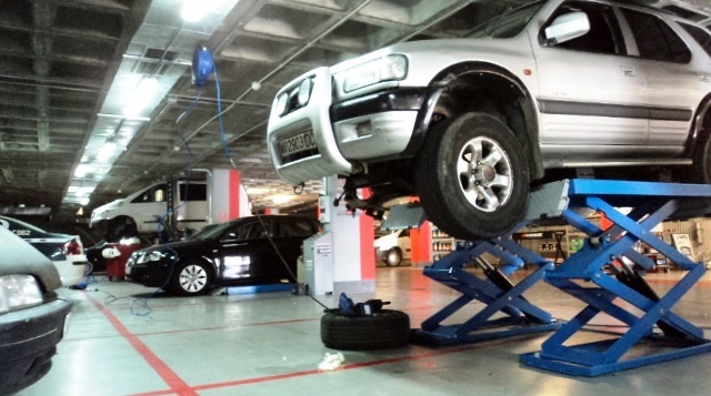 TALLER MECÁNICO EN AV PORTUGAL (TOLEDO)