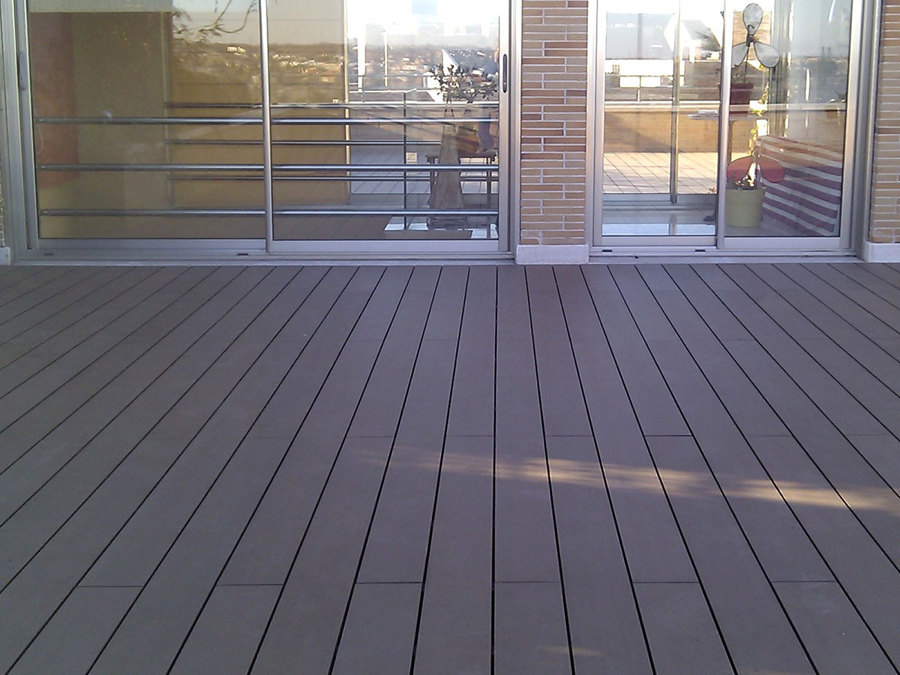 tarima de exterior composición resina con madera 