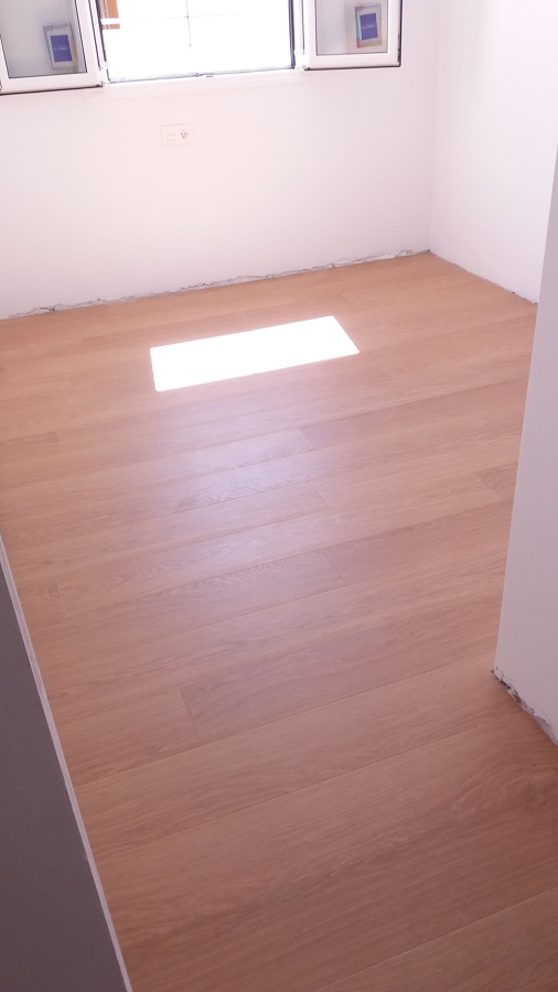 Tarima en dormitorio