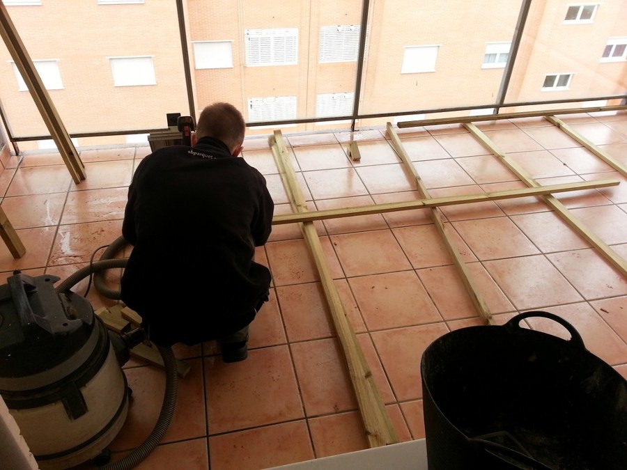 TARIMA EXTERIOR CUMARÚ EN BALCÓN