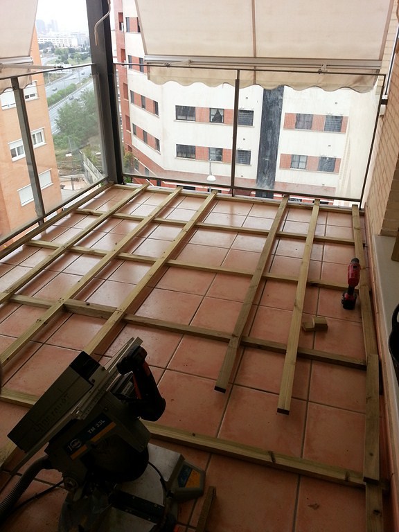 TARIMA EXTERIOR CUMARÚ EN BALCÓN