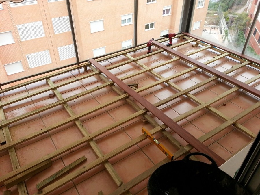 TARIMA EXTERIOR CUMARÚ EN BALCÓN