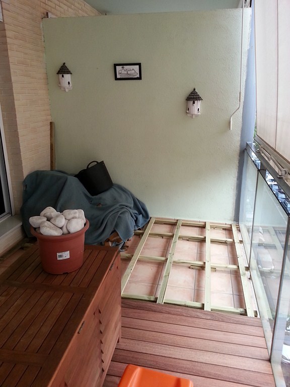 TARIMA EXTERIOR CUMARÚ EN BALCÓN