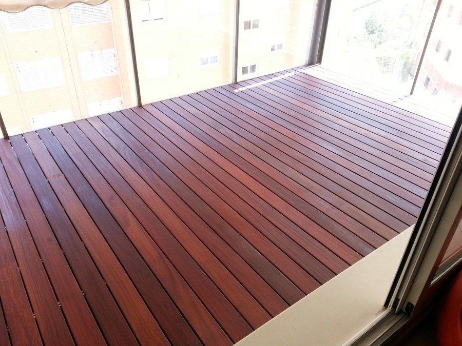 TARIMA EXTERIOR CUMARÚ EN BALCÓN