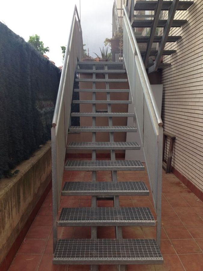 tarima exterior en terraza encornella de llobregat