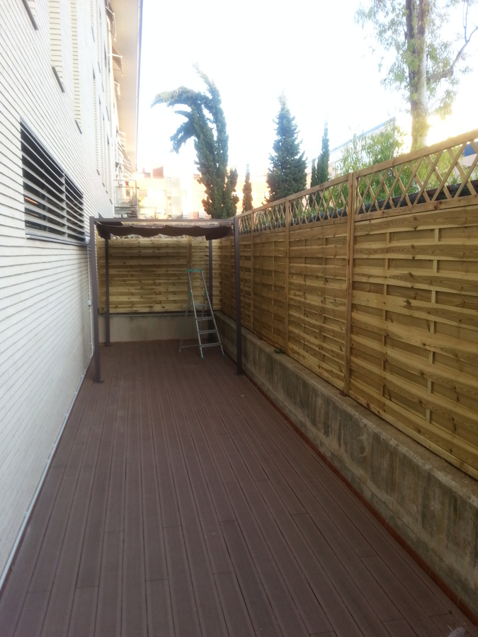 tarima exterior en terraza encornella de llobregat