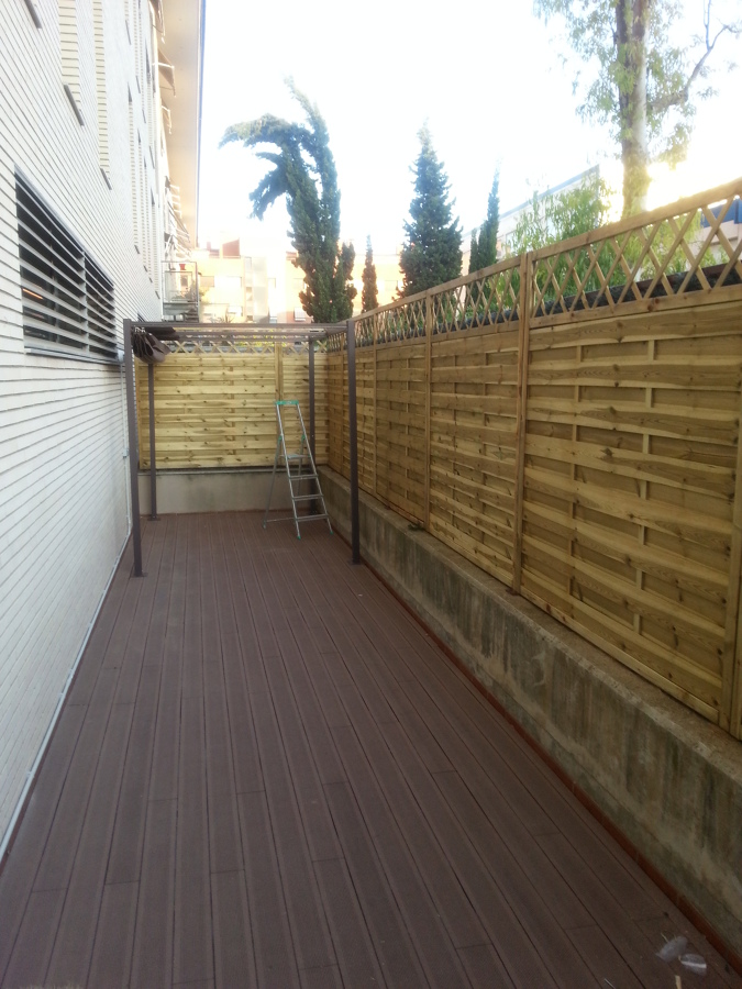 tarima exterior en terraza encornella de llobregat