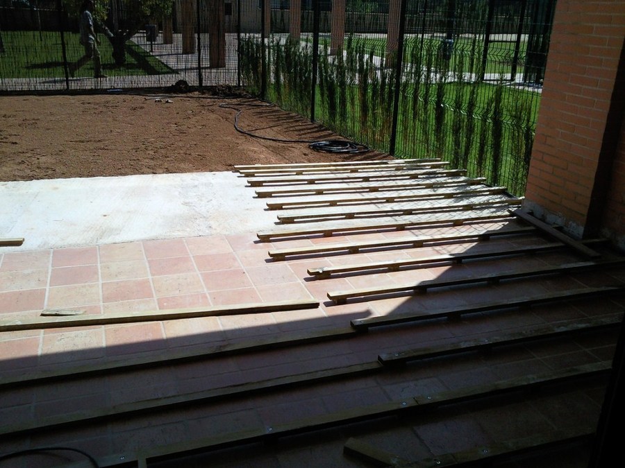 TARIMA EXTERIOR IPE CON FOCOS LED EMPOTRADOS