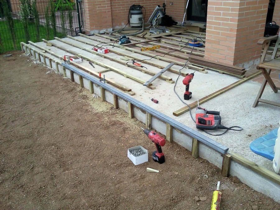 TARIMA EXTERIOR IPE CON FOCOS LED EMPOTRADOS