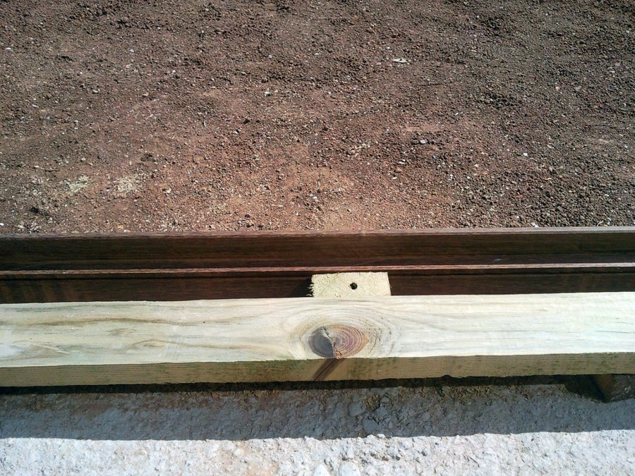 TARIMA EXTERIOR IPE CON FOCOS LED EMPOTRADOS