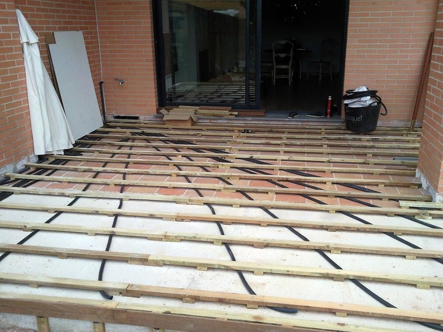 TARIMA EXTERIOR IPE CON FOCOS LED EMPOTRADOS