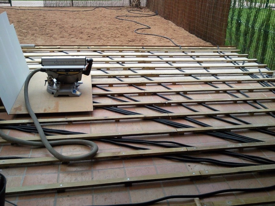 TARIMA EXTERIOR IPE CON FOCOS LED EMPOTRADOS