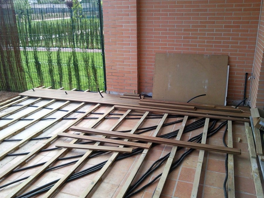 TARIMA EXTERIOR IPE CON FOCOS LED EMPOTRADOS