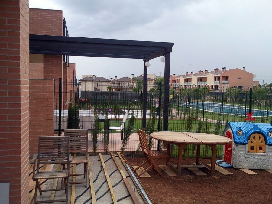 TARIMA EXTERIOR IPE CON FOCOS LED EMPOTRADOS