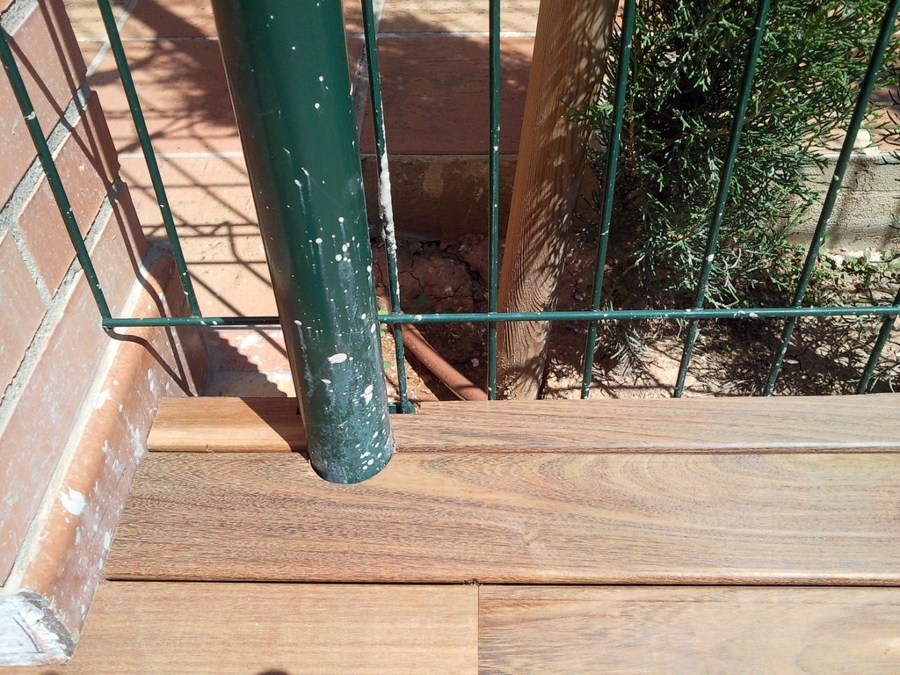 TARIMA EXTERIOR IPE CON FOCOS LED EMPOTRADOS