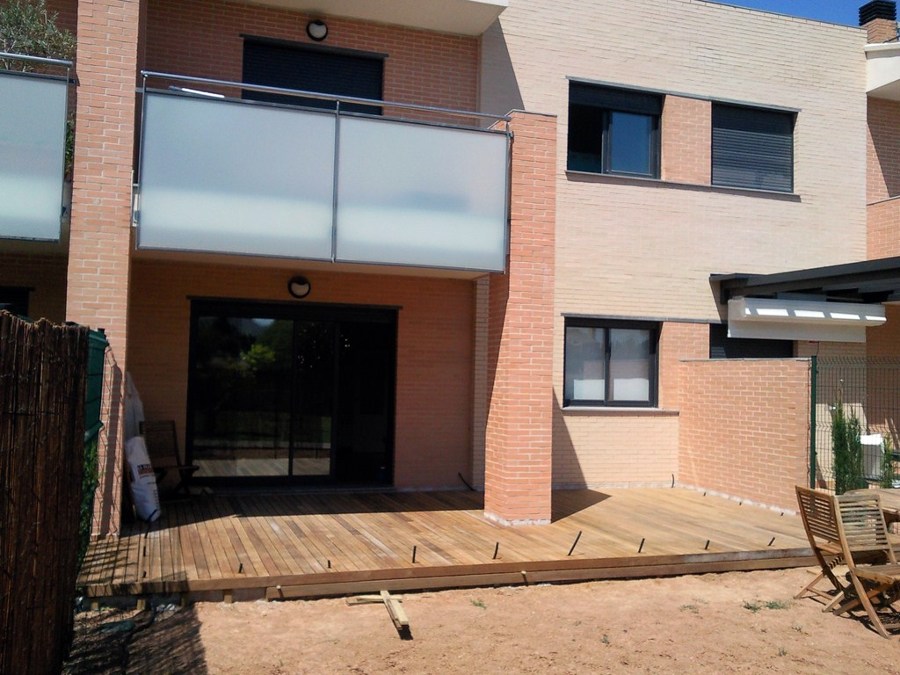 TARIMA EXTERIOR IPE CON FOCOS LED EMPOTRADOS