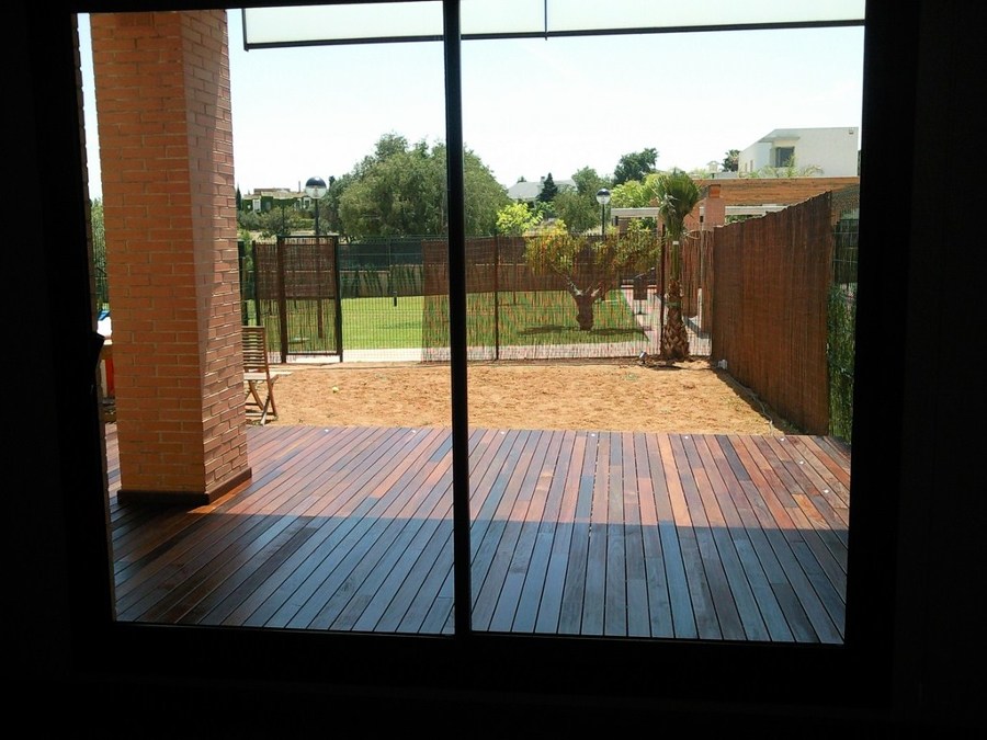 TARIMA EXTERIOR IPE CON FOCOS LED EMPOTRADOS