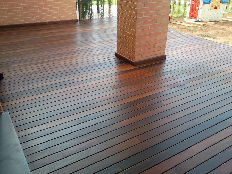 TARIMA EXTERIOR IPE CON FOCOS LED EMPOTRADOS