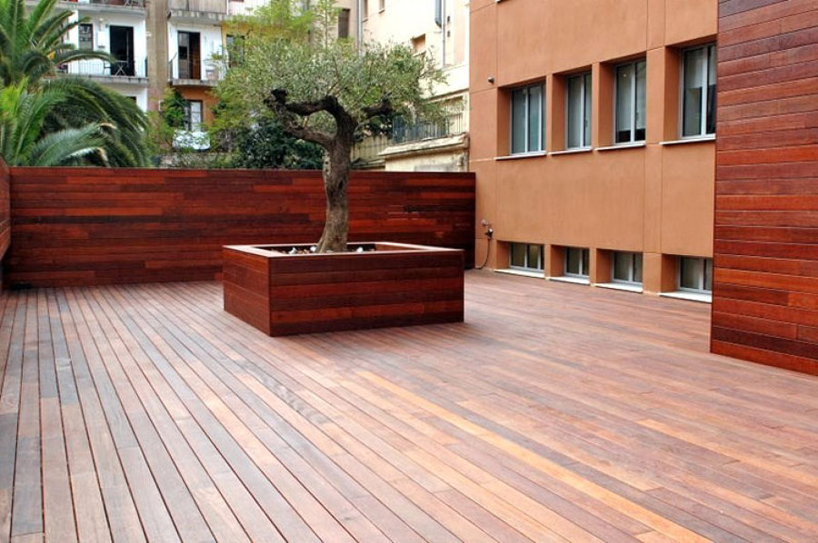 TARIMA EXTERIOR SUELO Y VALLAS