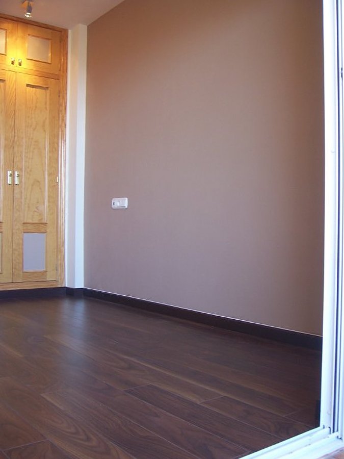 Tarima y pintura en Alovera