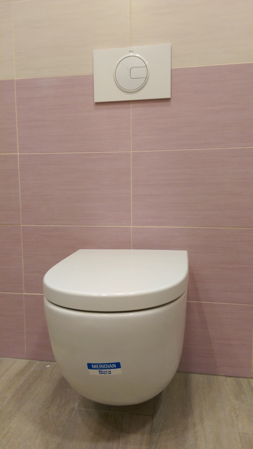 Taza suspendida - cisterna empotrada