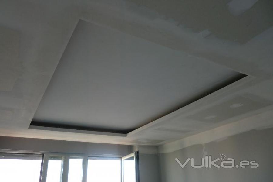 Techo a varias altura con luz indirecta