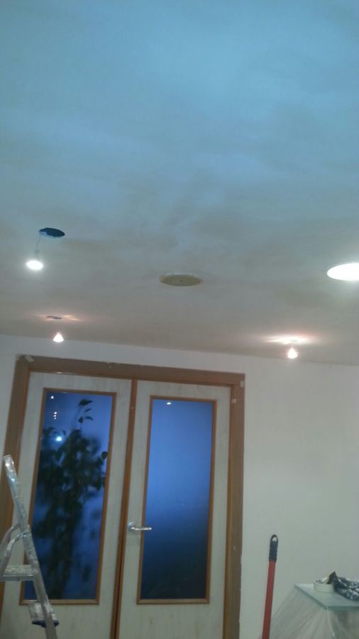 Techo de escayola y ventana 