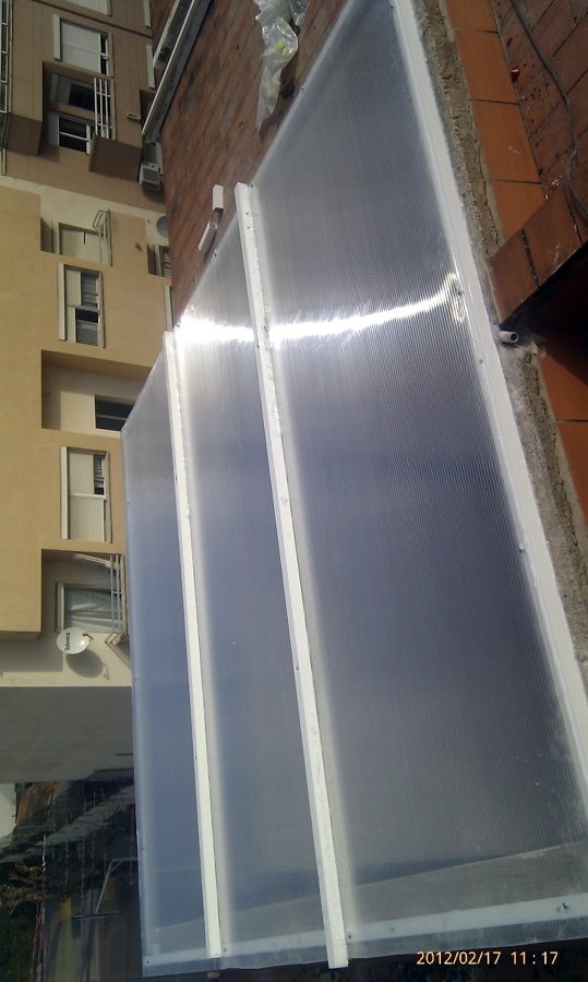 TECHO DE POLICARBONATO TRANSPARENTE