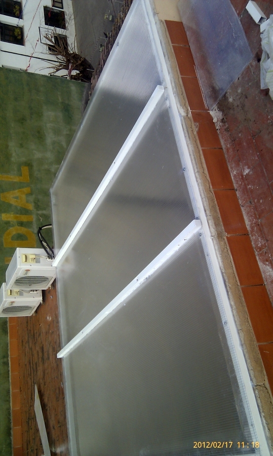 TECHO DE POLICARBONATO TRANSPARENTE