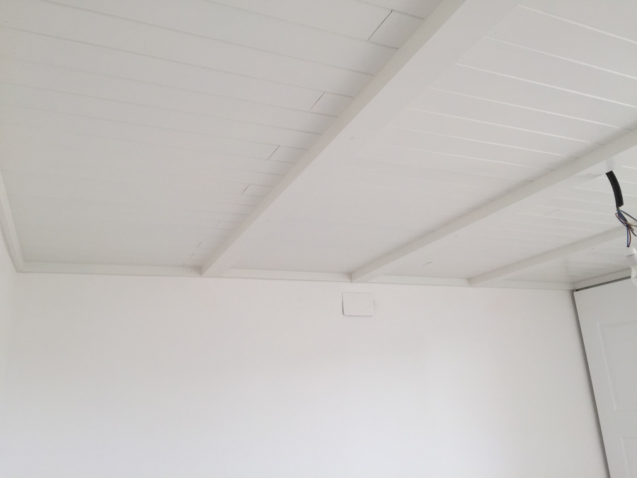 Techo de tarima color blanco