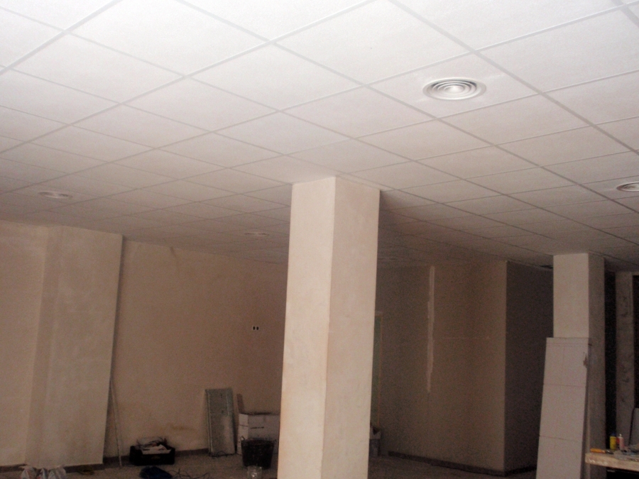 Techo desmontable picado visto Restaurante comida rapida.