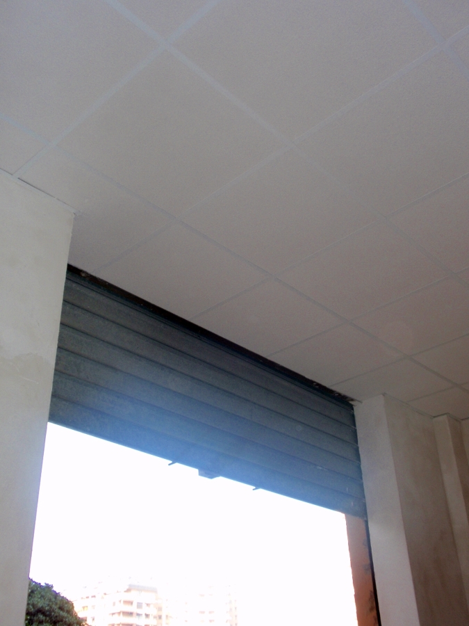 Techo desmontable picado visto Restaurante comida rapida.