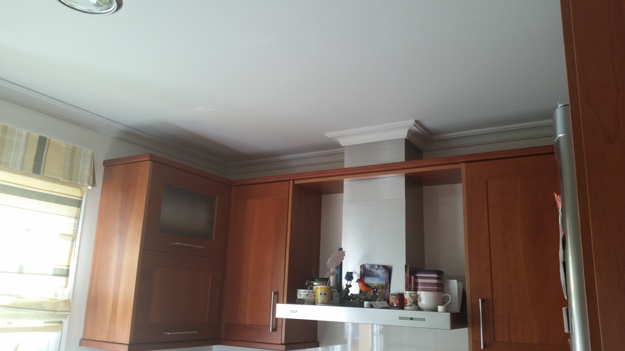 Techo liso en cocina