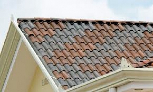 Teja plástica gris y marrón