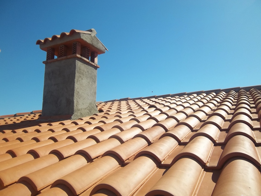tejado y chimena