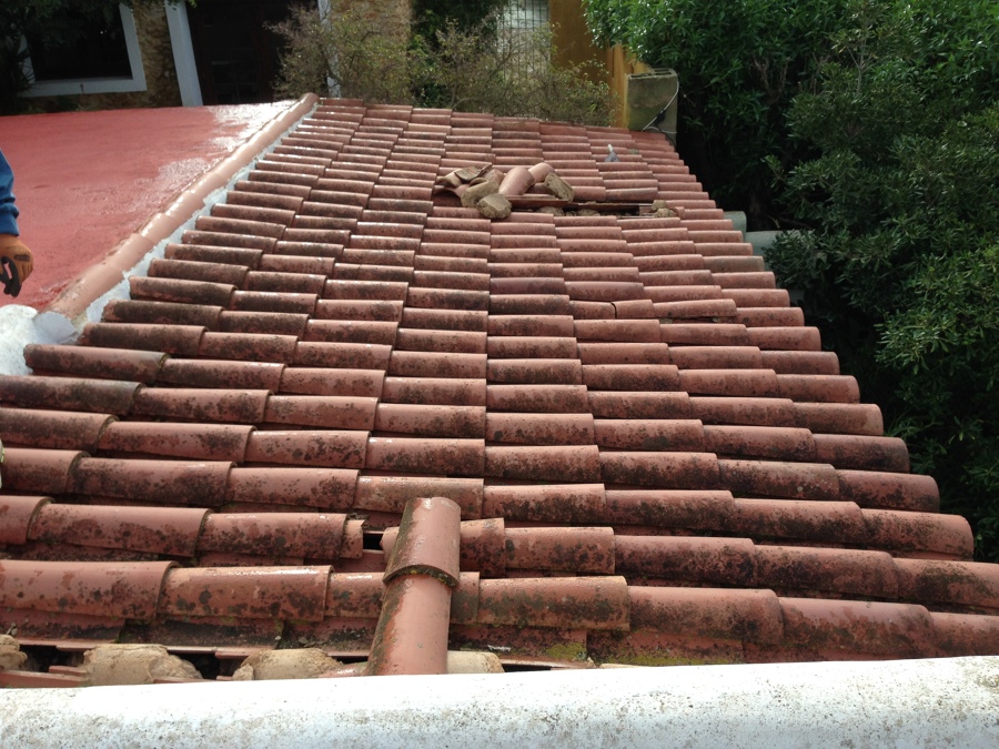 Tejas hundidas por vigas pequeñas