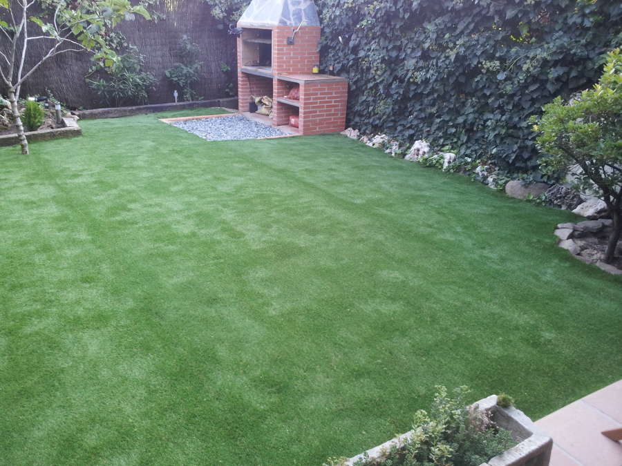 TERMINACION DE COLOCACION DE CESPED ARTIFICIAL