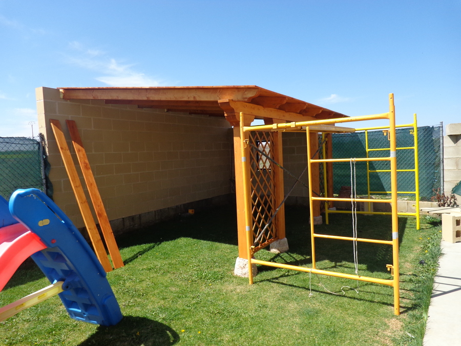 Terminando el tejado y pequeños remates