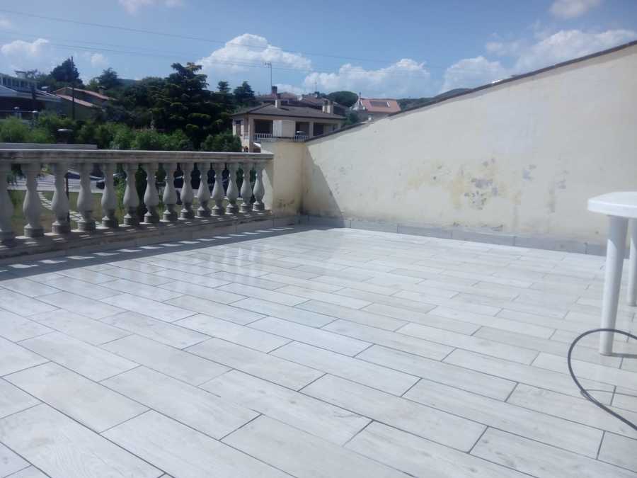 Terraza acabada y con nivel de desagüe correctos