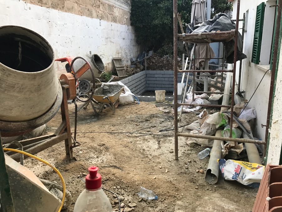 TERRAZA I PISCINA EN CONSTRUCCIÓN