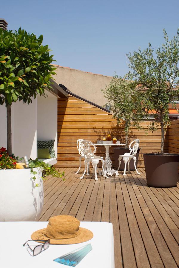 Terraza revestida de madera 