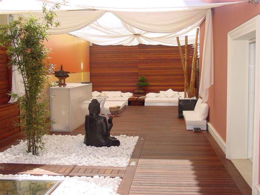 Terraza zen con fluente