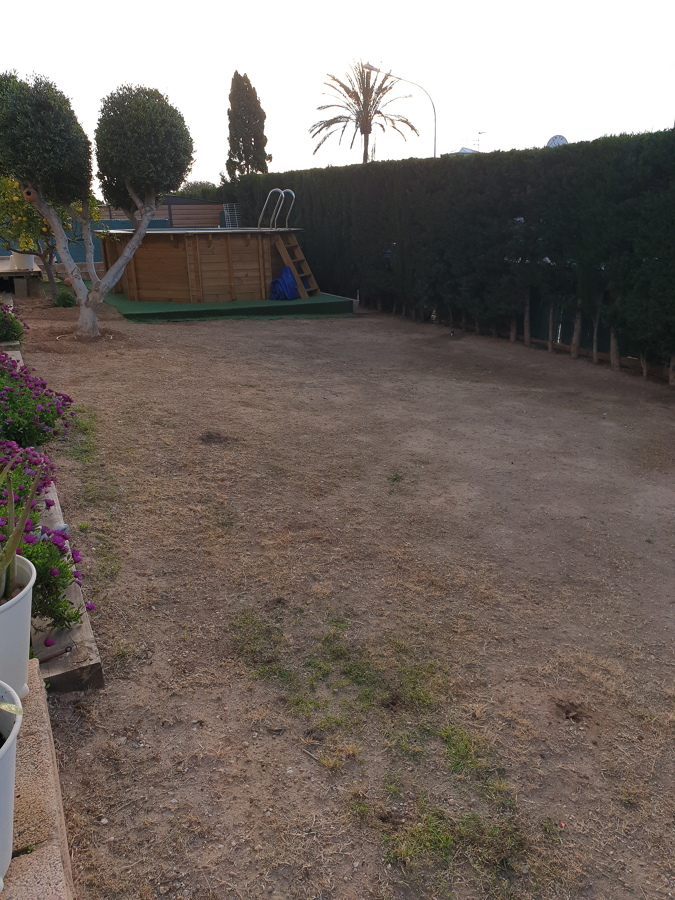 Terreno antes de plantar la grama