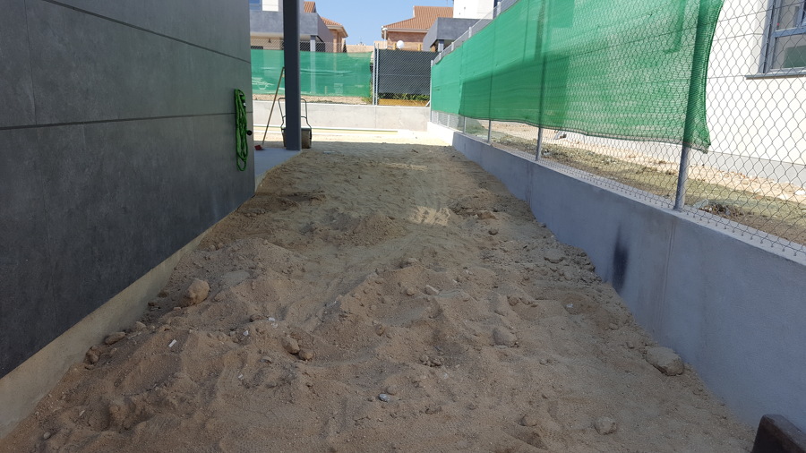 Terreno en bruto de pasillo de acceso