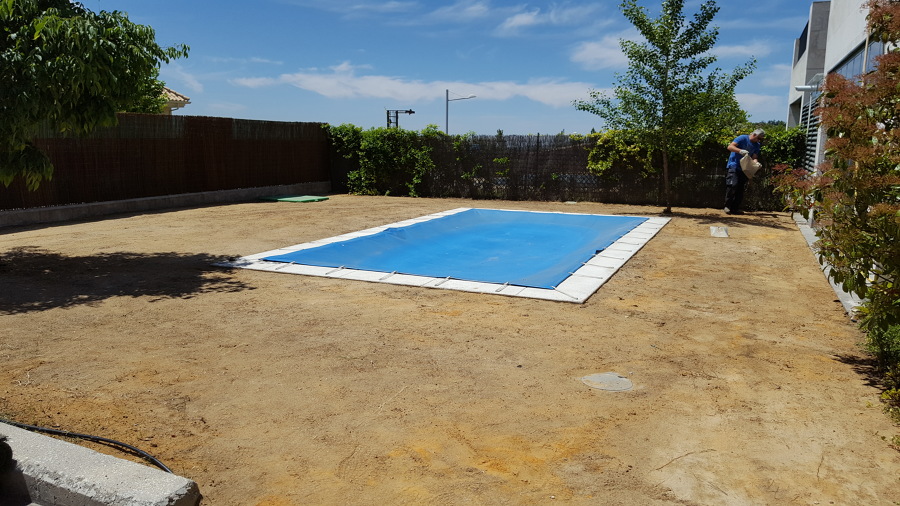 Terreno preparado para la instalación del cesped artificial