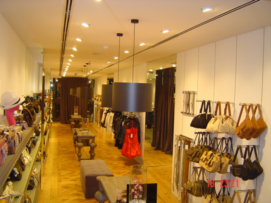 Tienda de ropa: Zona expositores